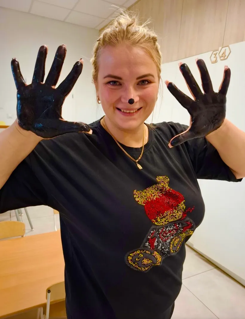 Kiedy dziecko siada? Siedzenie z podparciem i samodzielne